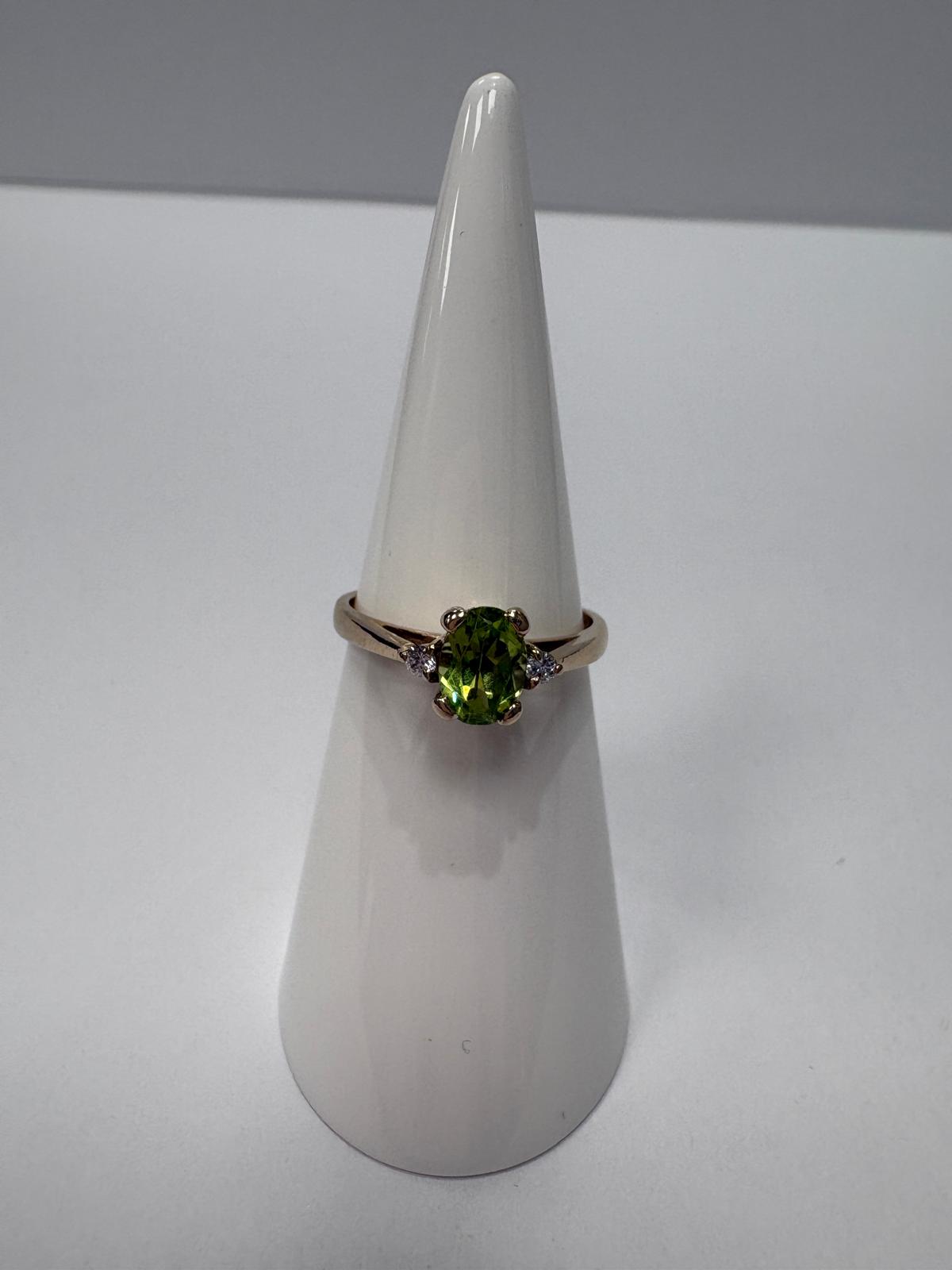 pre-loved gold ring, second hand 9ct gold ring, vintage green stone ring, antique gold ring Harrogate, second hand jewellery Yorkshire