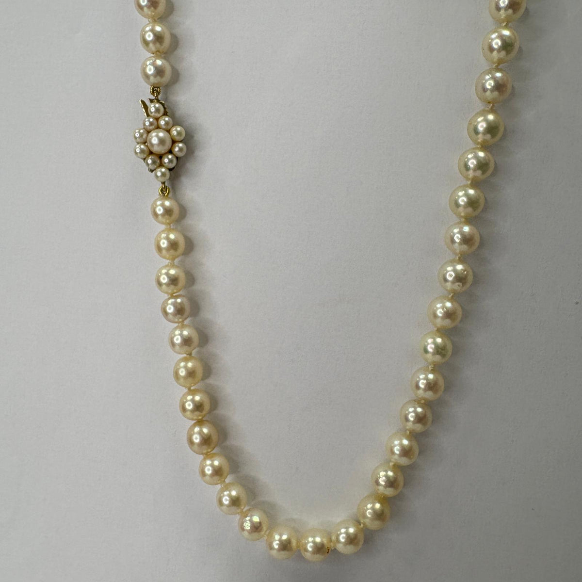 vintage Akoya pearl necklace, Akoya pearls UK, pearl cluster clasp, 9ct gold pearl clasp, collar length pearl necklace, 15 inch pearl necklace, bridal pearl necklace, pre-loved pearl necklace