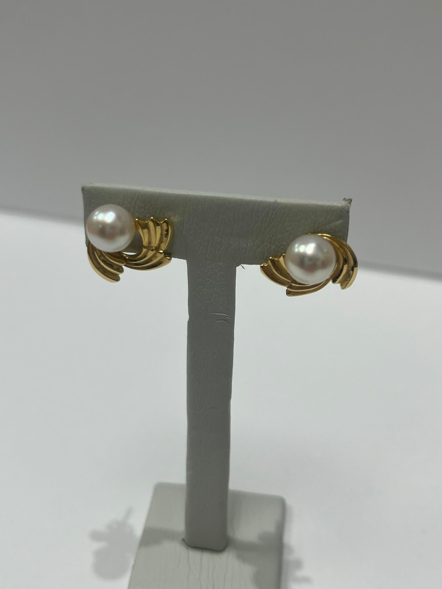 Mikimoto earrings, pearl earrings, 14ct gold earrings, pre-loved jewellery, vintage pearl earrings, second-hand designer jewellery, Mikimoto pearls Yorkshire
