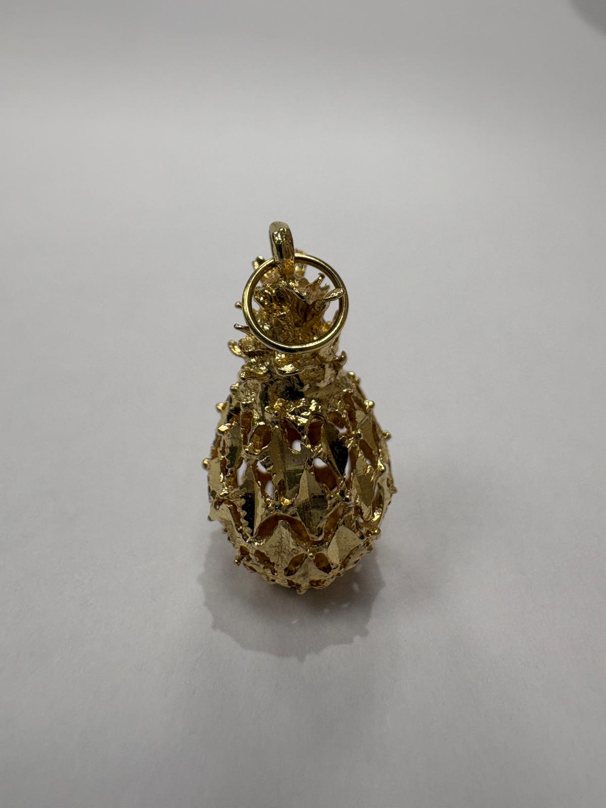 vintage 9 carat gold pineapple charm detail