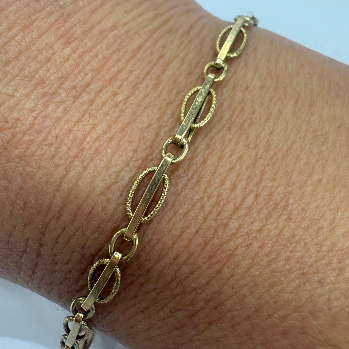 vintage gold bracelet UK, 9ct gold fancy link bracelet, pre-loved gold bracelet, vintage 9ct gold bracelet, second hand gold bracelet, gold bar link bracelet, retro gold bracelet, stacking gold bracelet
