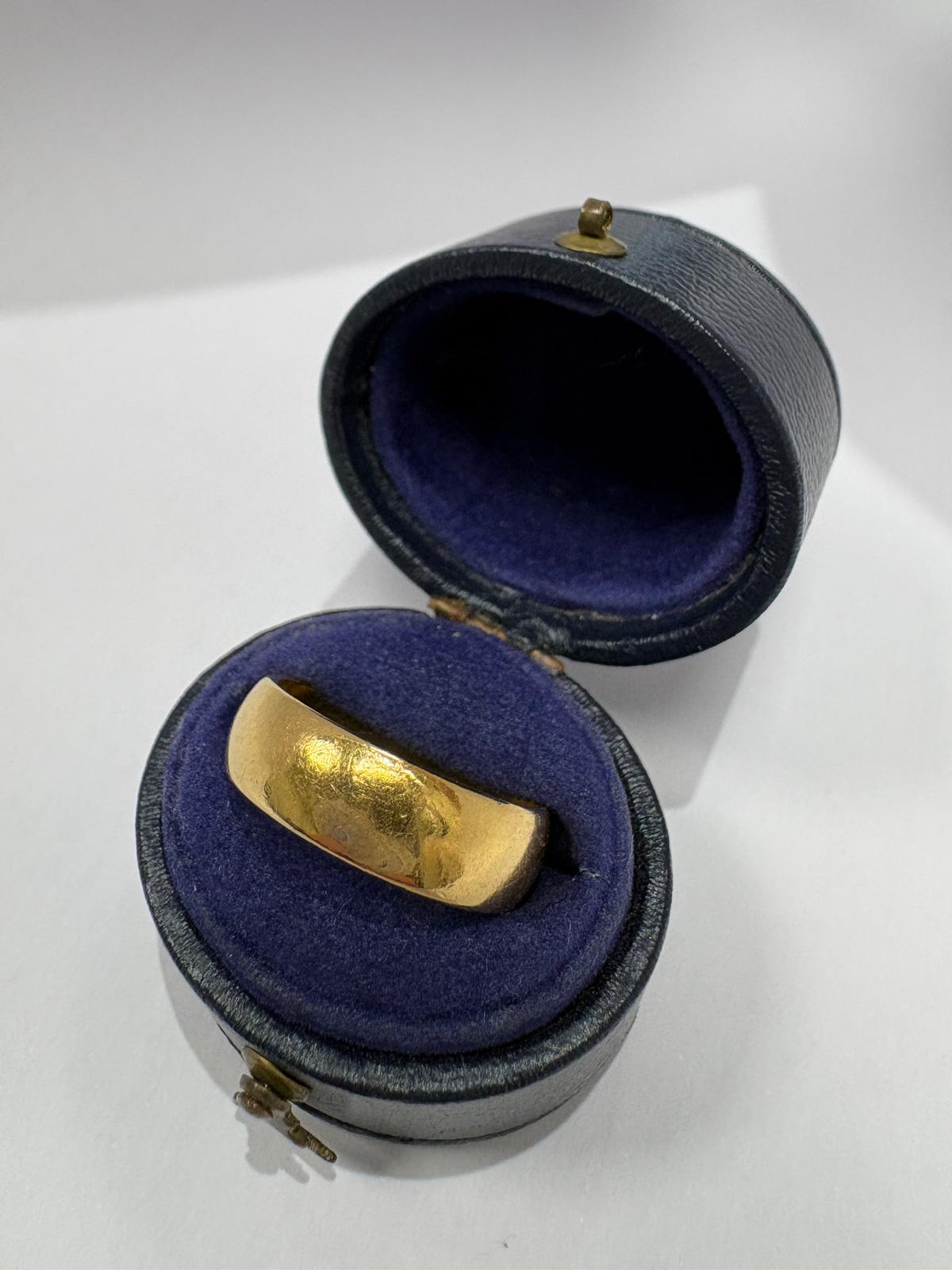 22 carat gold ring hallmark close-up
