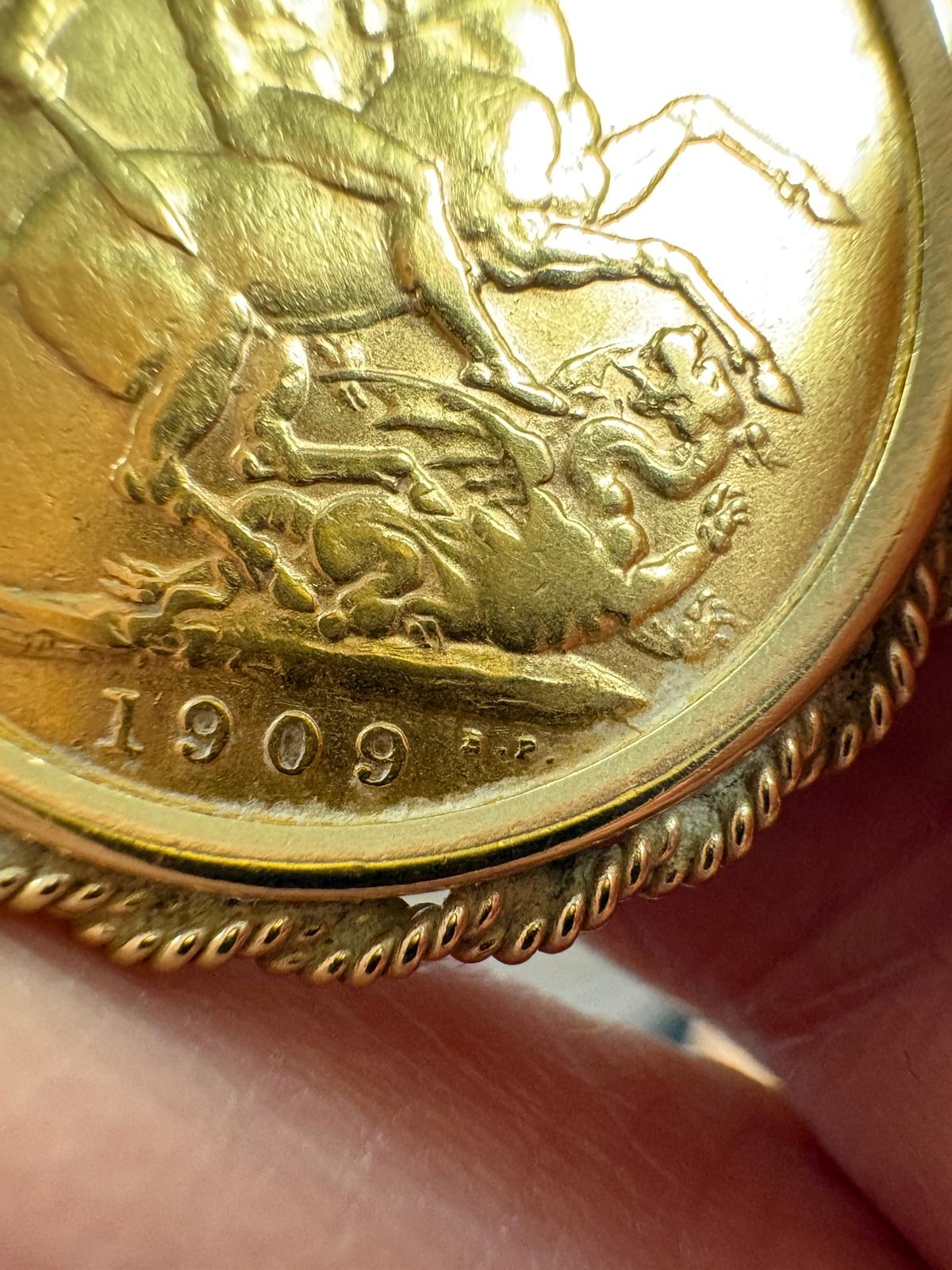 1909 Edward VII Full Sovereign Pendant, 9ct Gold Rope-Twist Mount