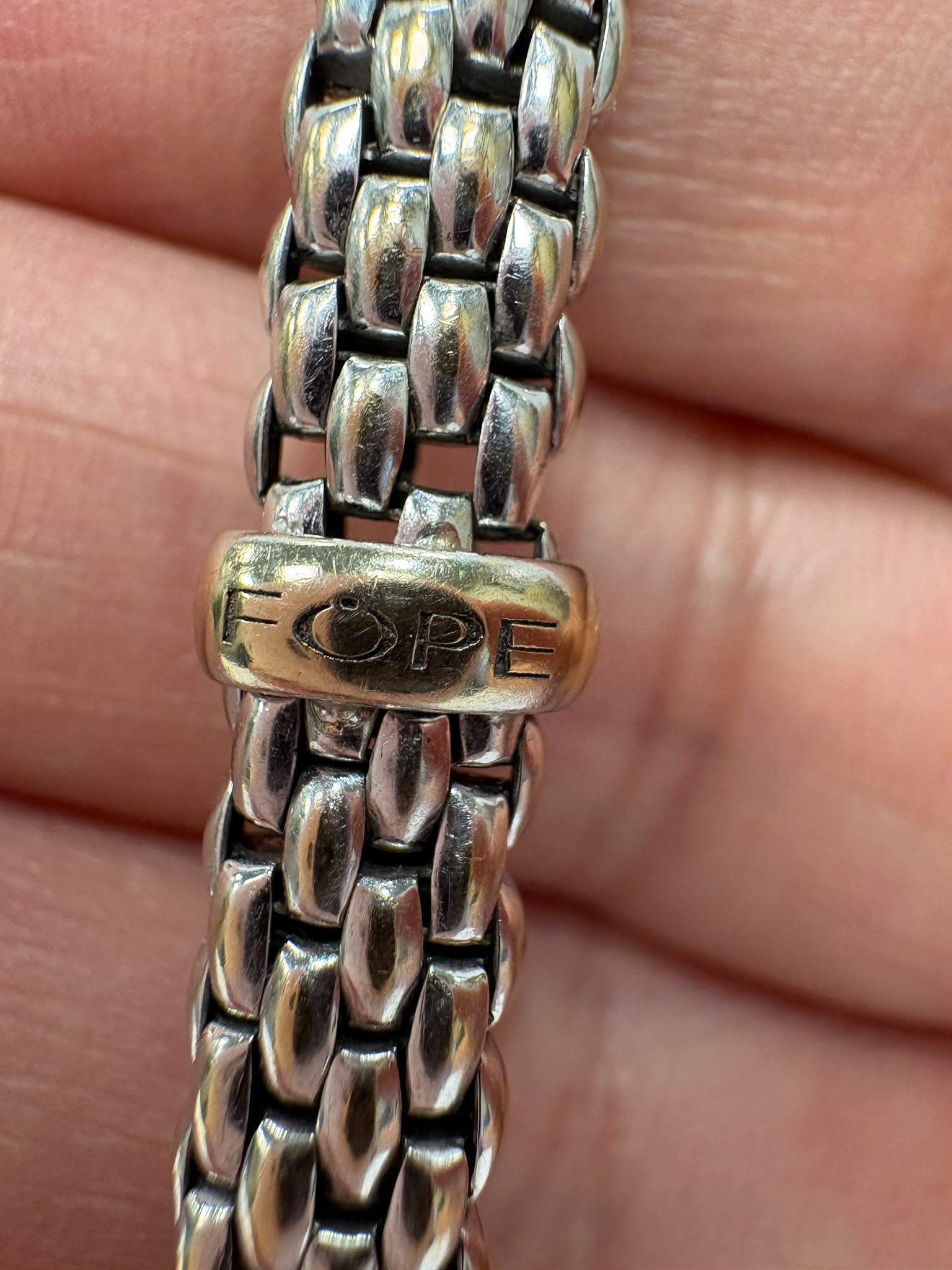 18ct white gold FOPE Flex'it mesh bracelet showing logo tag, pre-loved jewellery Harrogate