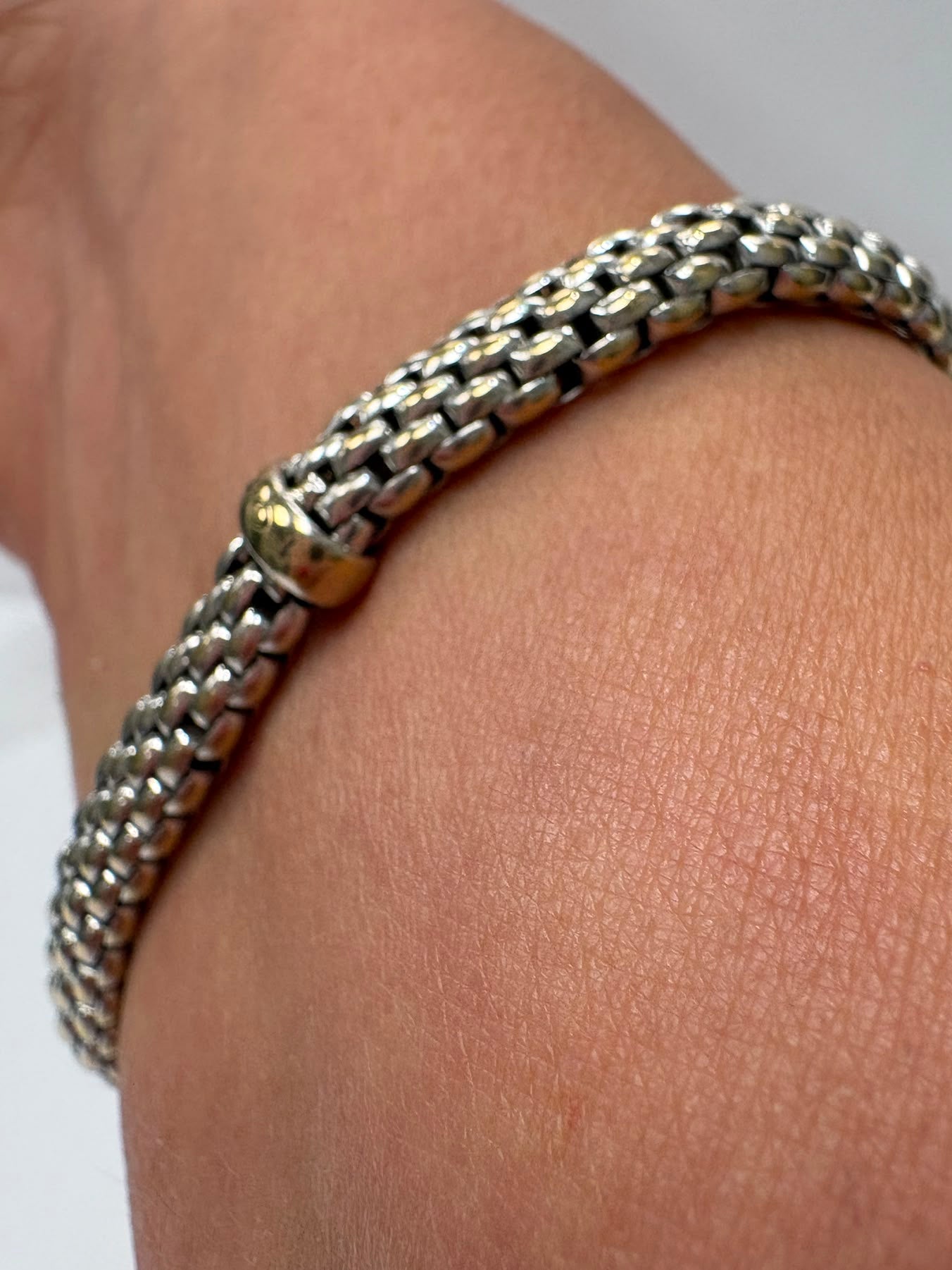 18ct white gold FOPE Flex'it mesh bracelet showing logo tag, pre-loved jewellery Harrogate