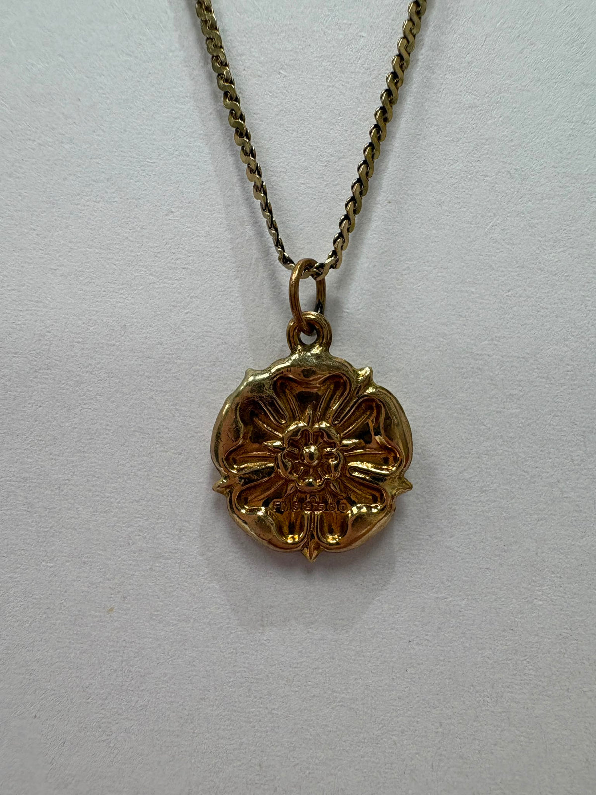 Yorkshire Rose necklace, 9ct gold Yorkshire Rose pendant, Tudor Rose gold necklace, Yorkshire jewellery gift, pre-loved gold necklace UK, Yorkshire Rose pendant Harrogate, gold rose pendant necklace, White Rose Yorkshire jewellery
