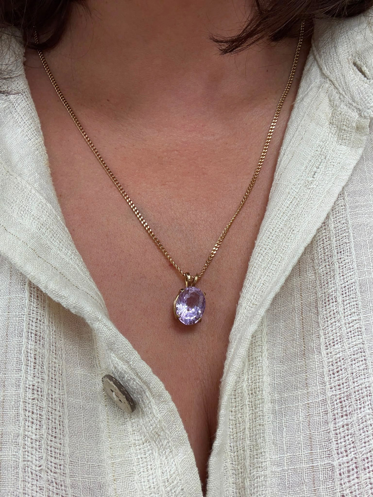 amethyst pendant necklace, natural amethyst gold pendant, 14ct gold amethyst pendant, 9ct gold curb chain, February birthstone necklace, pre-loved amethyst necklace UK, oval amethyst pendant Harrogate, amethyst and gold chain necklace