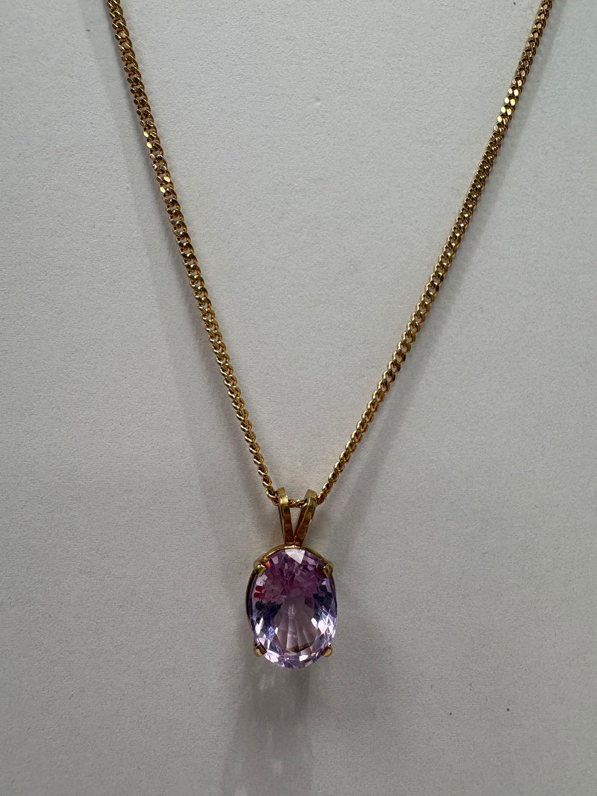 amethyst pendant necklace, natural amethyst gold pendant, 14ct gold amethyst pendant, 9ct gold curb chain, February birthstone necklace, pre-loved amethyst necklace UK, oval amethyst pendant Harrogate, amethyst and gold chain necklace