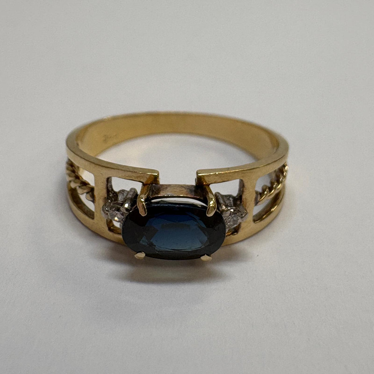 east west sapphire ring, oval sapphire ring UK, 18ct gold sapphire ring, sapphire and diamond ring, alternative engagement ring, pre-loved sapphire ring, September birthstone ring, second hand sapphire ring