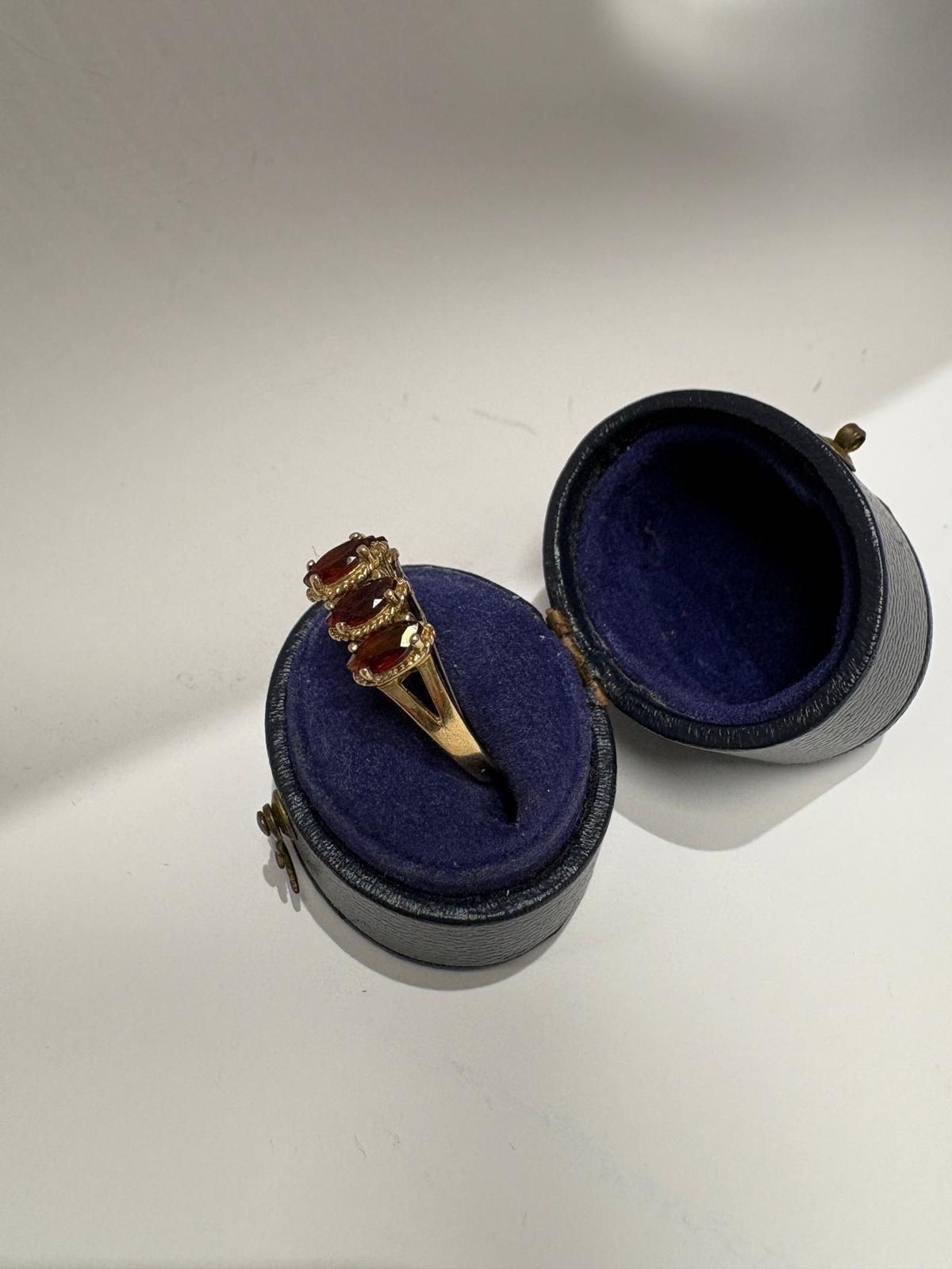 gold ring with garnet stone second hand rharrogate fogal and barnes jewellers