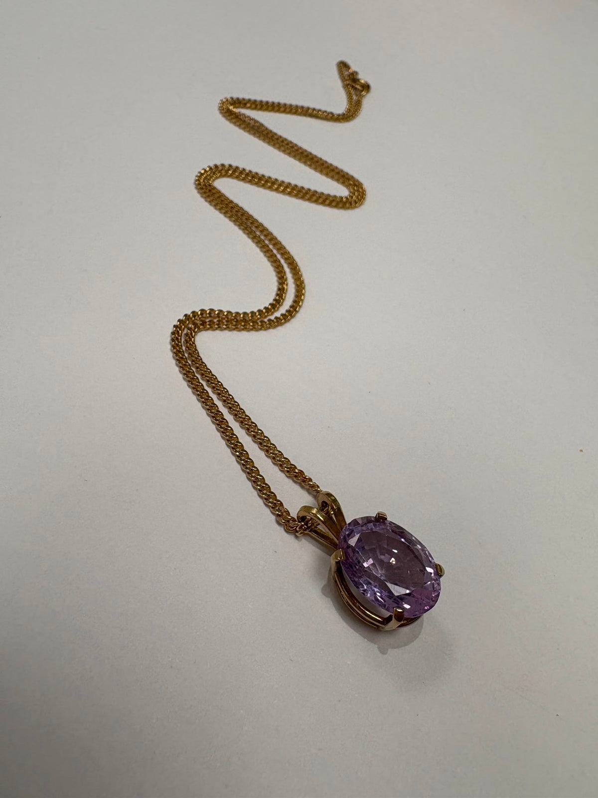 amethyst pendant necklace, natural amethyst gold pendant, 14ct gold amethyst pendant, 9ct gold curb chain, February birthstone necklace, pre-loved amethyst necklace UK, oval amethyst pendant Harrogate, amethyst and gold chain necklace