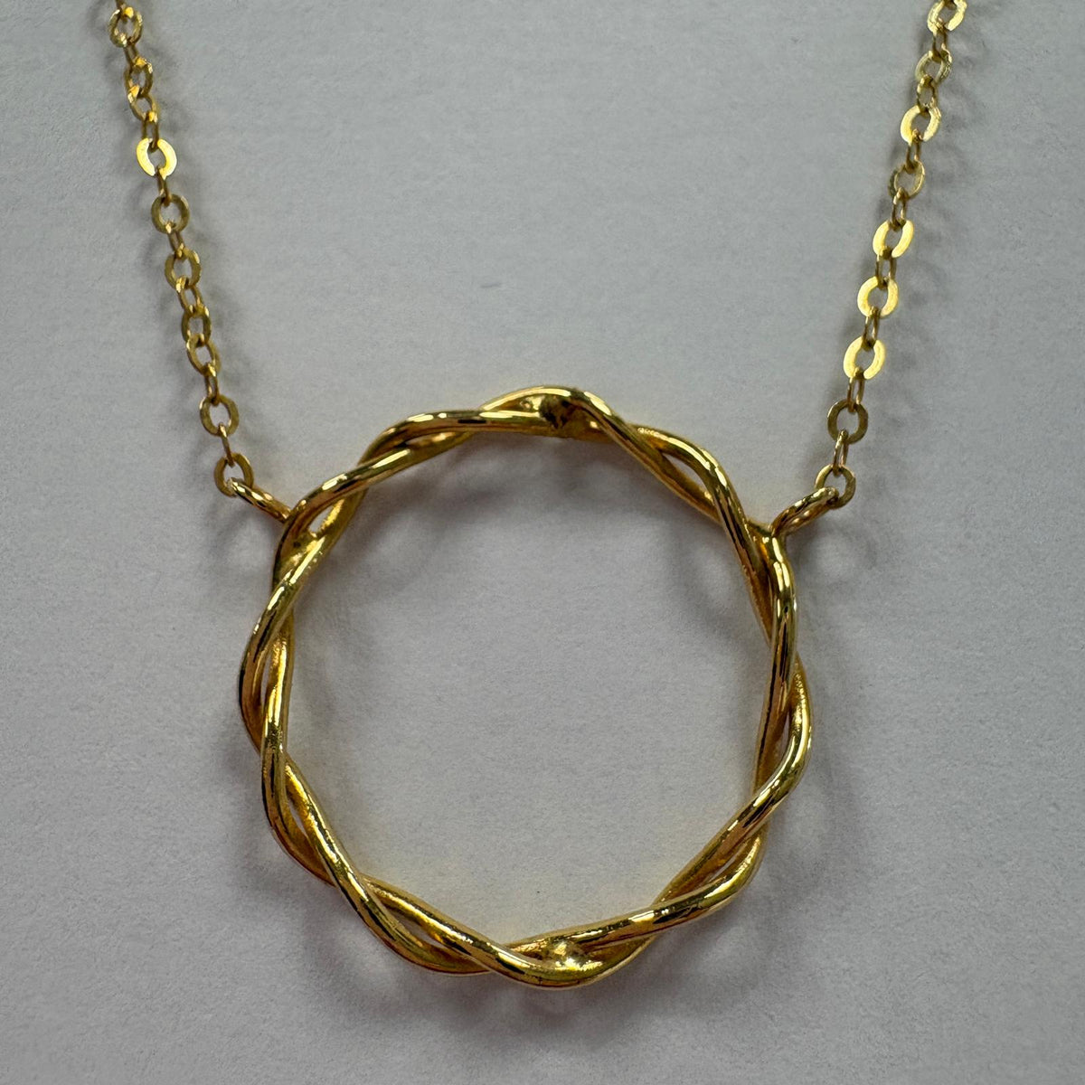 gold circle necklace, 9ct gold circle pendant, karma circle necklace, eternity circle necklace UK, twisted gold necklace, layering necklace gold, pre-loved gold necklace, gift necklace for her