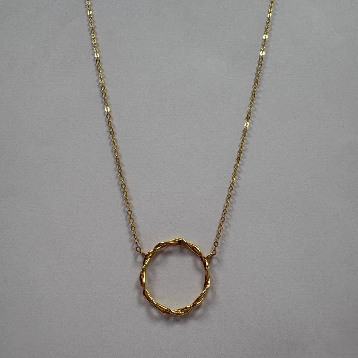 gold circle necklace, 9ct gold circle pendant, karma circle necklace, eternity circle necklace UK, twisted gold necklace, layering necklace gold, pre-loved gold necklace, gift necklace for her