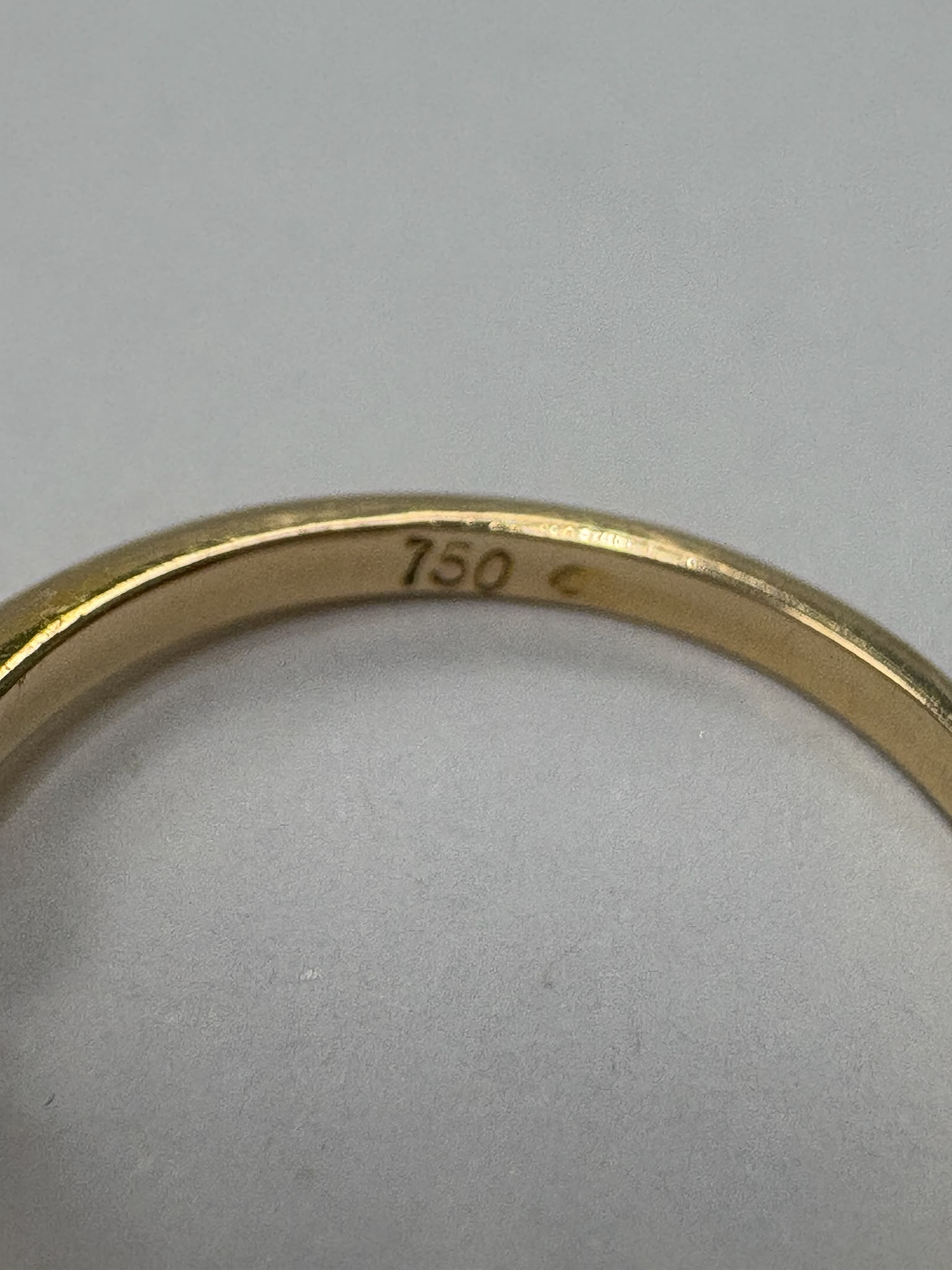 orange sapphire ring, moissanite ring 18ct gold, pre-loved coloured gemstone ring, second hand sapphire ring Harrogate, five stone gemstone ring Yorkshire