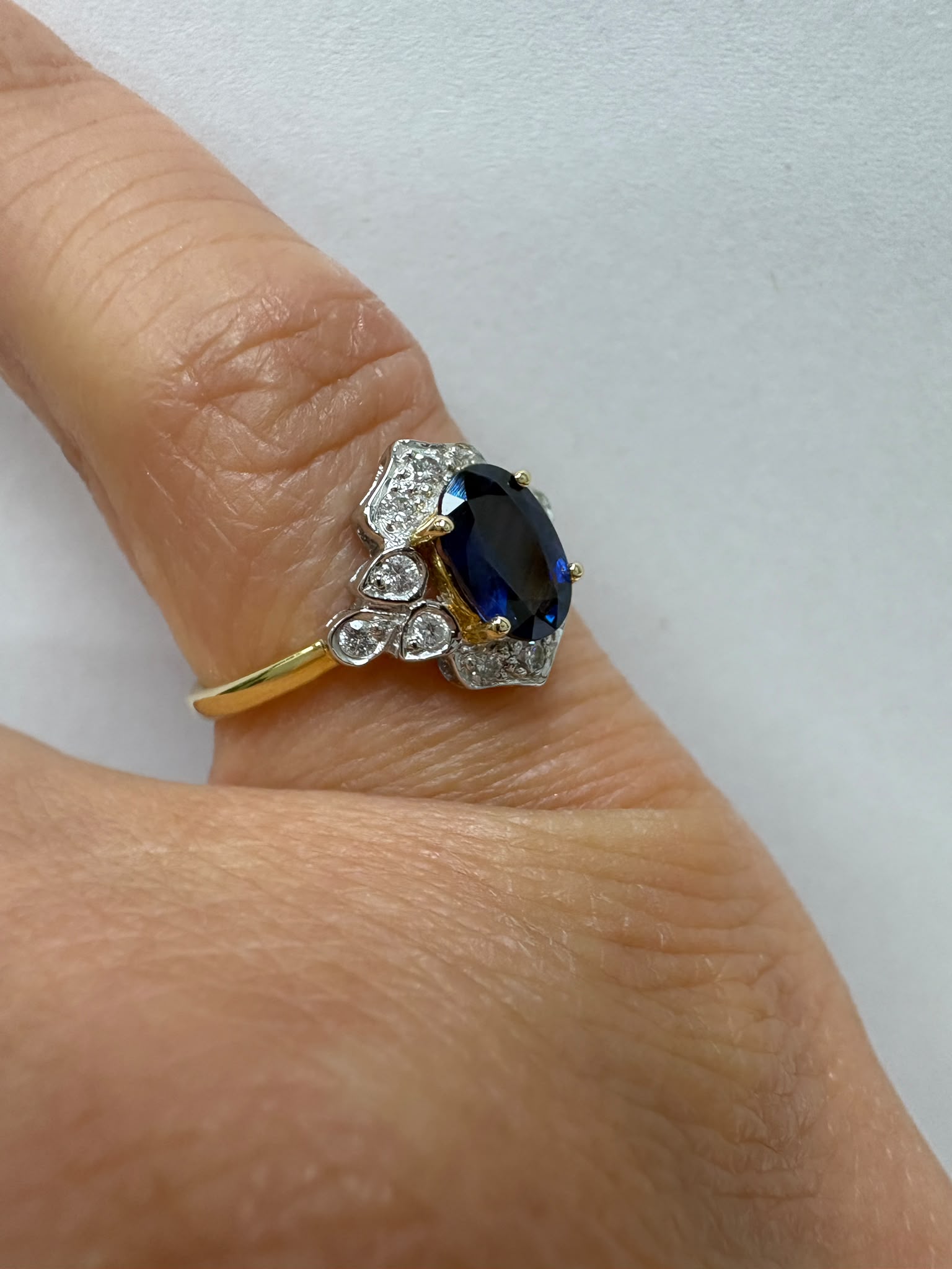 sapphire diamond cluster ring, vintage sapphire engagement ring, pre-loved 18ct gold ring Harrogate, sapphire halo ring Yorkshire, second hand engagement ring Leeds York