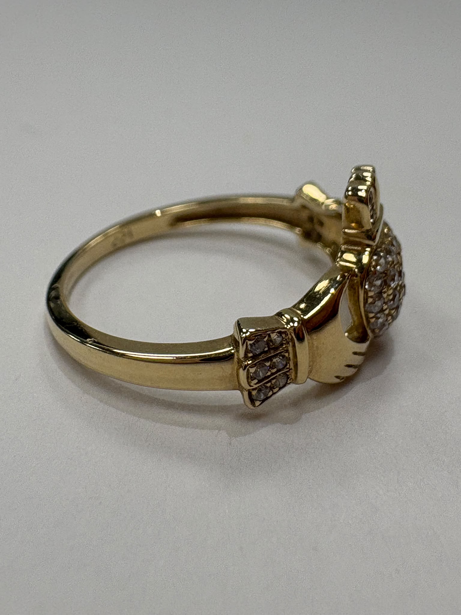 pre-loved claddagh ring, second hand diamond claddagh ring, 9ct gold claddagh ring, Irish claddagh ring diamond, pre-owned claddagh ring UK