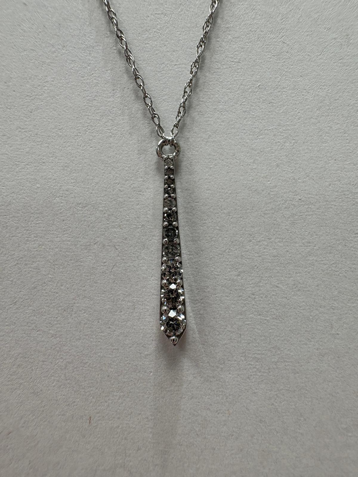 pre-loved diamond pendant, second hand white gold necklace, diamond drop pendant, pre-owned gold necklace UK, 9ct white gold pendant