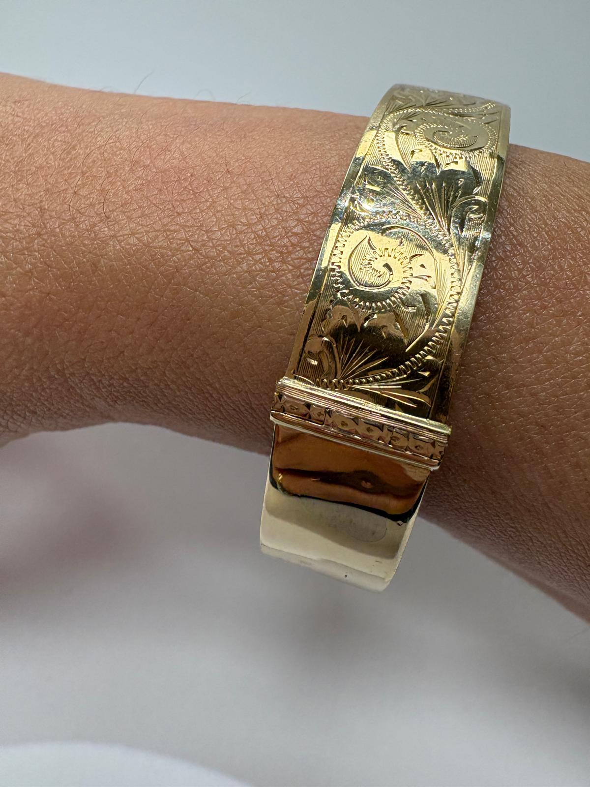 pre-loved gold bangle, vintage engraved bangle, second hand 9ct gold bangle UK, antique style hinged bangle, pre-owned gold jewellery, Victorian style bangle, vintage bangle for sale UK, second hand fine jewellery UK, hand engraved gold bangle