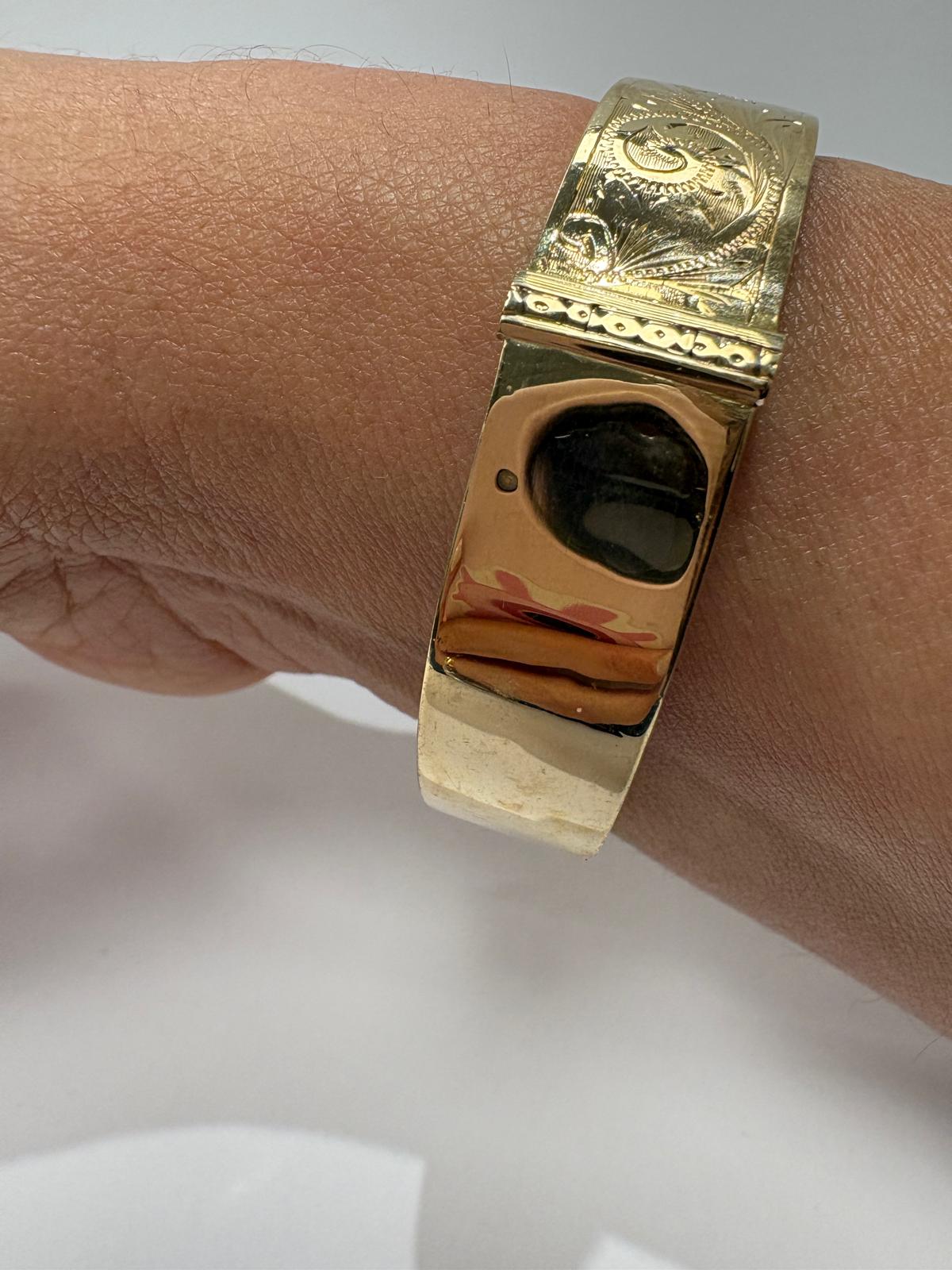 pre-loved gold bangle, vintage engraved bangle, second hand 9ct gold bangle UK, antique style hinged bangle, pre-owned gold jewellery, Victorian style bangle, vintage bangle for sale UK, second hand fine jewellery UK, hand engraved gold bangle