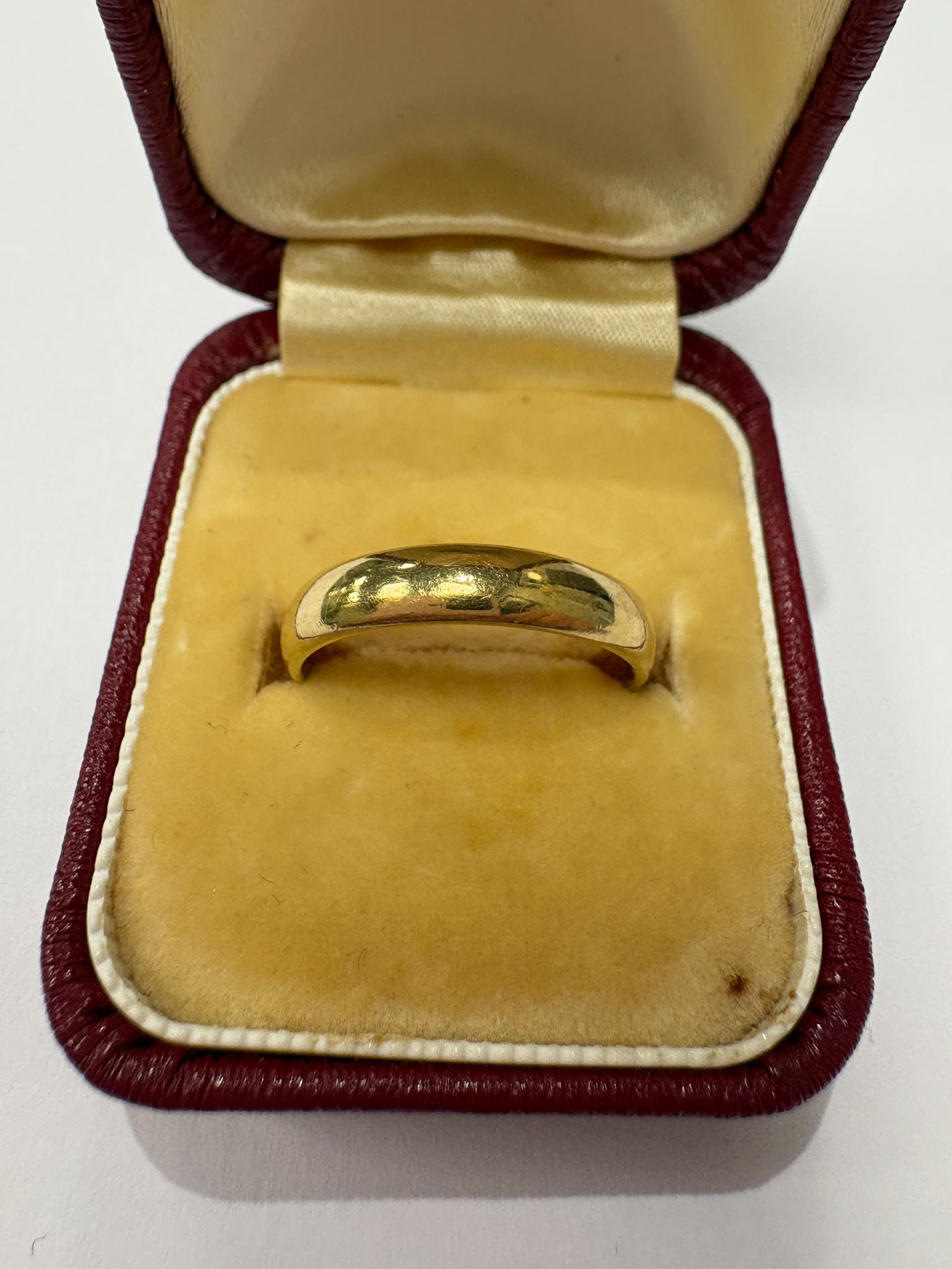 pre-loved wedding band, second hand 18ct gold ring, vintage wedding ring, pre-owned wedding band UK, 18ct gold court ring Harrogate 