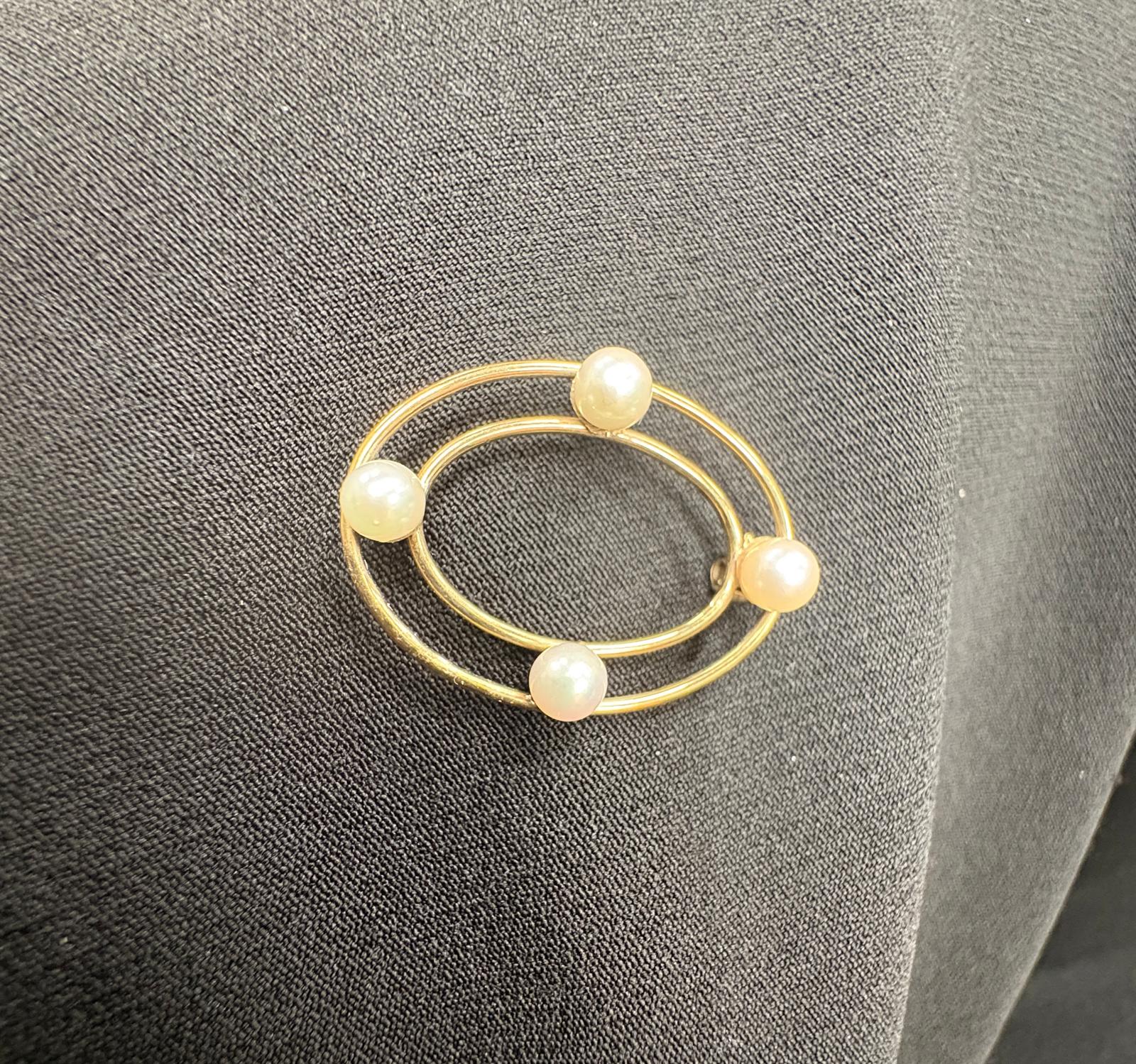 Harrogate 9k yellow gold brooch Jewellery shop