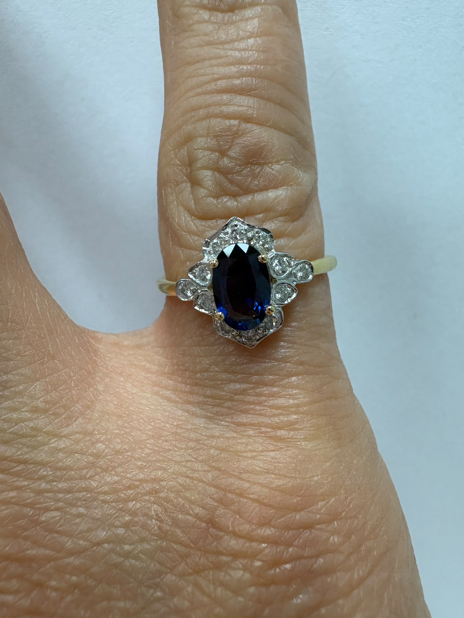 sapphire diamond cluster ring, vintage sapphire engagement ring, pre-loved 18ct gold ring Harrogate, sapphire halo ring Yorkshire, second hand engagement ring Leeds York