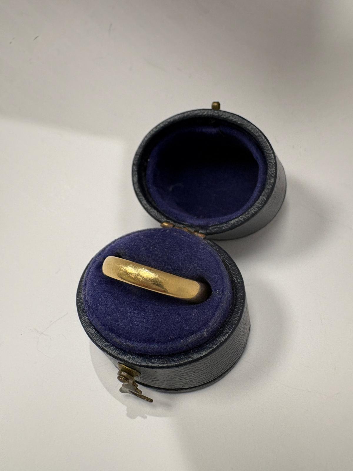 18k yellow gold wedding rings pre loved harrogate jewellers 