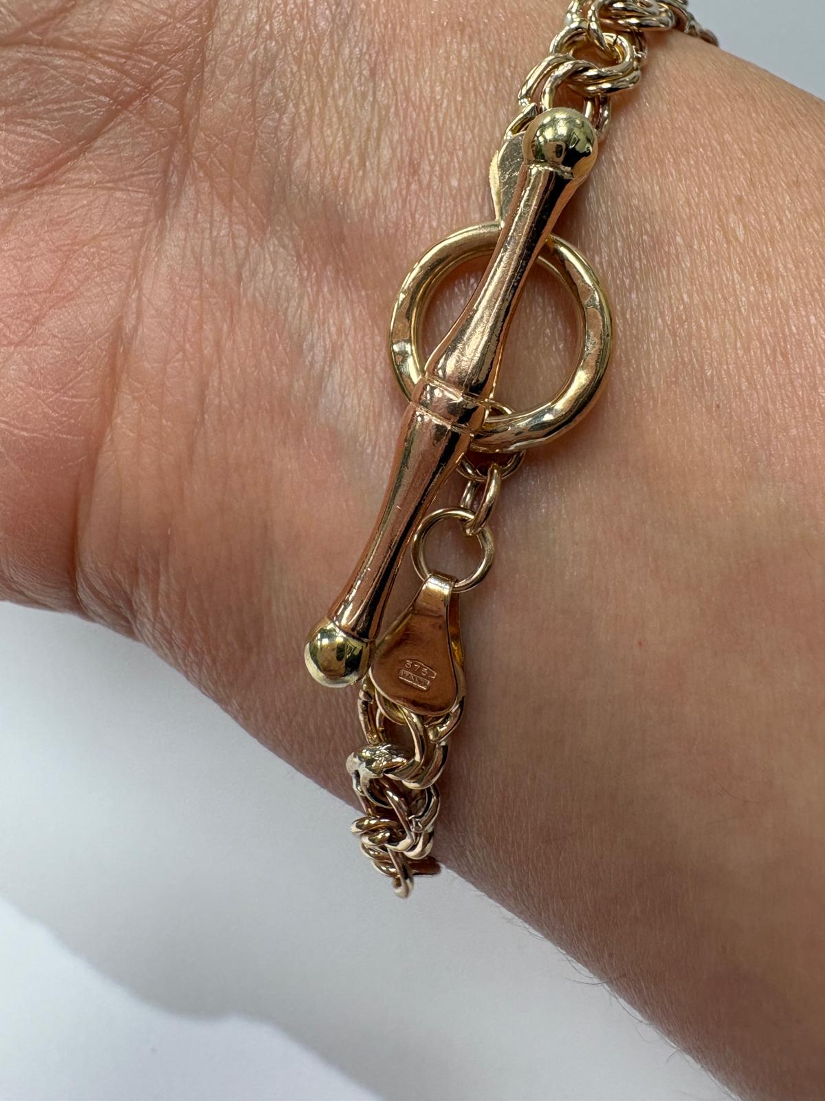 pre-loved gold bracelet, vintage T-bar bracelet, second hand 9ct gold bracelet UK, double curb link bracelet, pre-owned gold jewellery, Italian gold bracelet, vintage bracelet for sale UK, second hand fine jewellery UK, statement chain bracelet