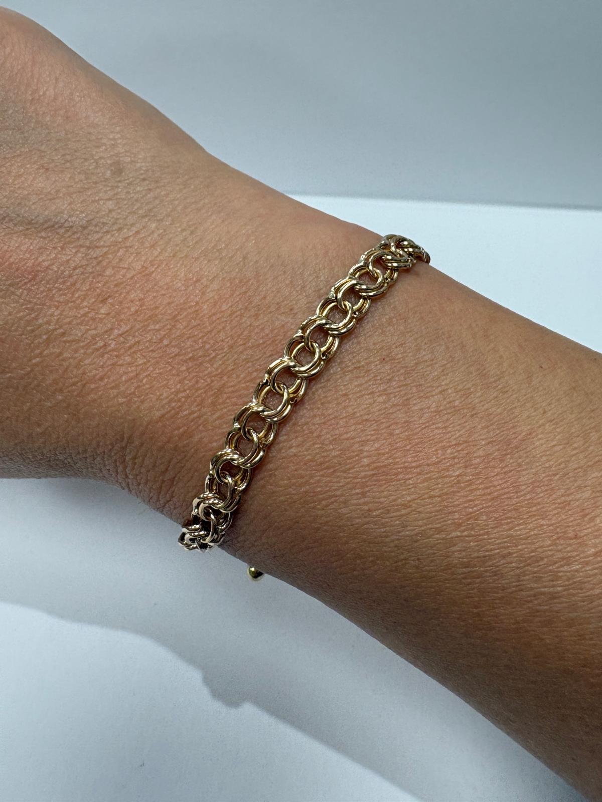 pre-loved gold bracelet, vintage T-bar bracelet, second hand 9ct gold bracelet UK, double curb link bracelet, pre-owned gold jewellery, Italian gold bracelet, vintage bracelet for sale UK, second hand fine jewellery UK, statement chain bracelet