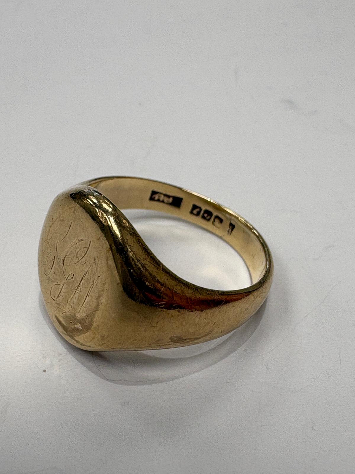 Gold signet ring with engraved design in 9k size M 1/2