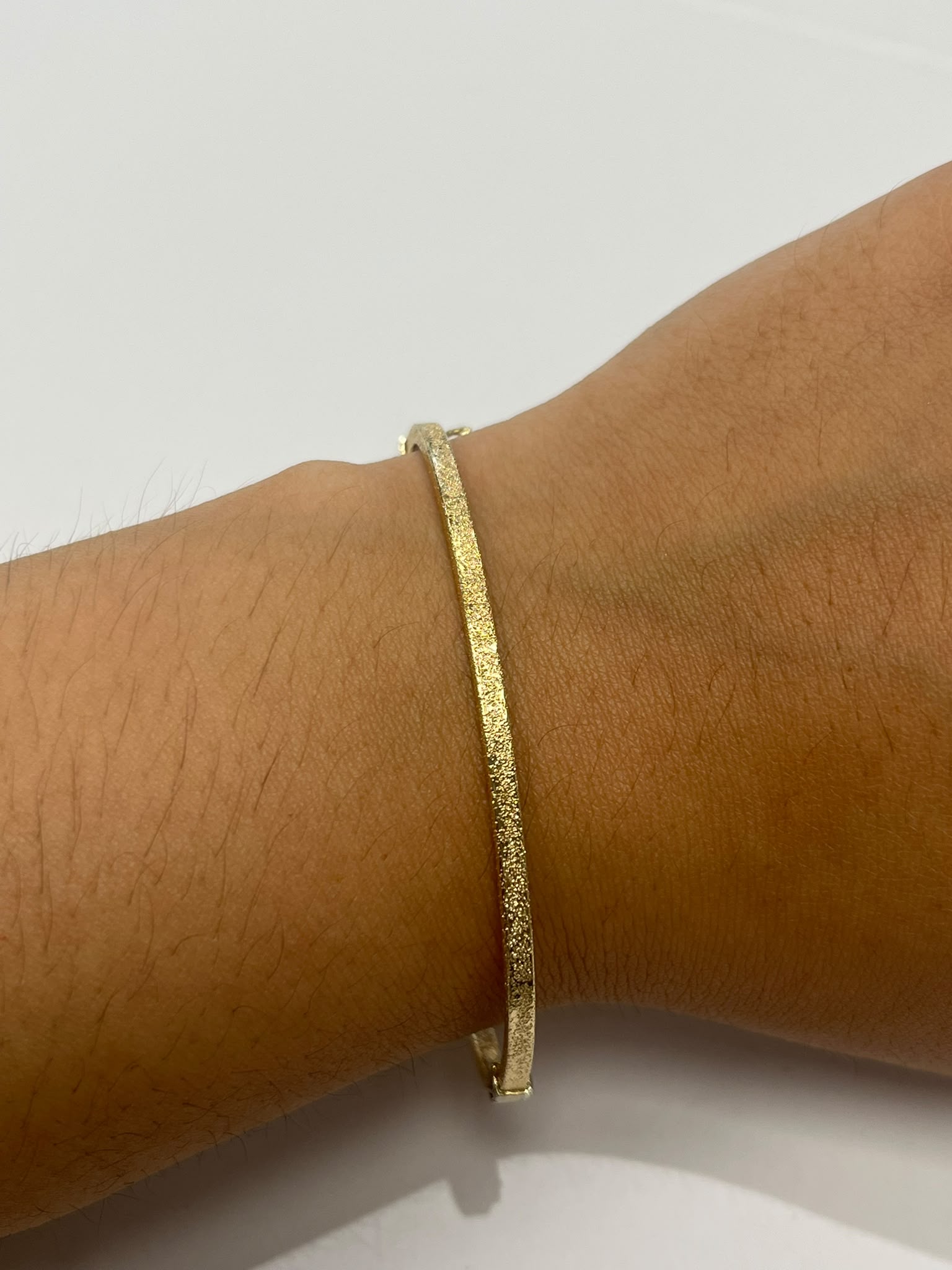 textured gold bangle, pre-loved 9ct gold bangle, hinged bangle Harrogate, frosted finish gold bangle, second hand gold bangle Leeds York