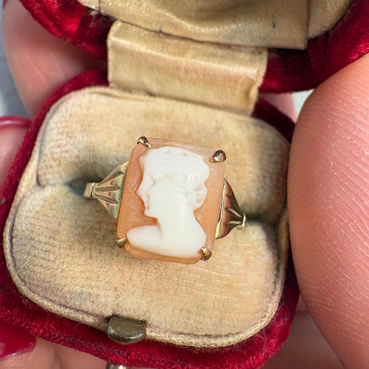 vintage cameo ring, rectangular cameo ring, 9ct gold cameo ring, shell cameo ring UK, Art Deco style cameo ring, pre-loved cameo ring, classical cameo ring, second hand cameo ring