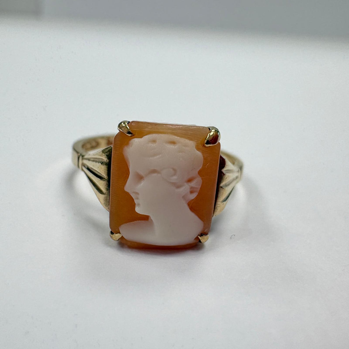 vintage cameo ring, rectangular cameo ring, 9ct gold cameo ring, shell cameo ring UK, Art Deco style cameo ring, pre-loved cameo ring, classical cameo ring, second hand cameo ring