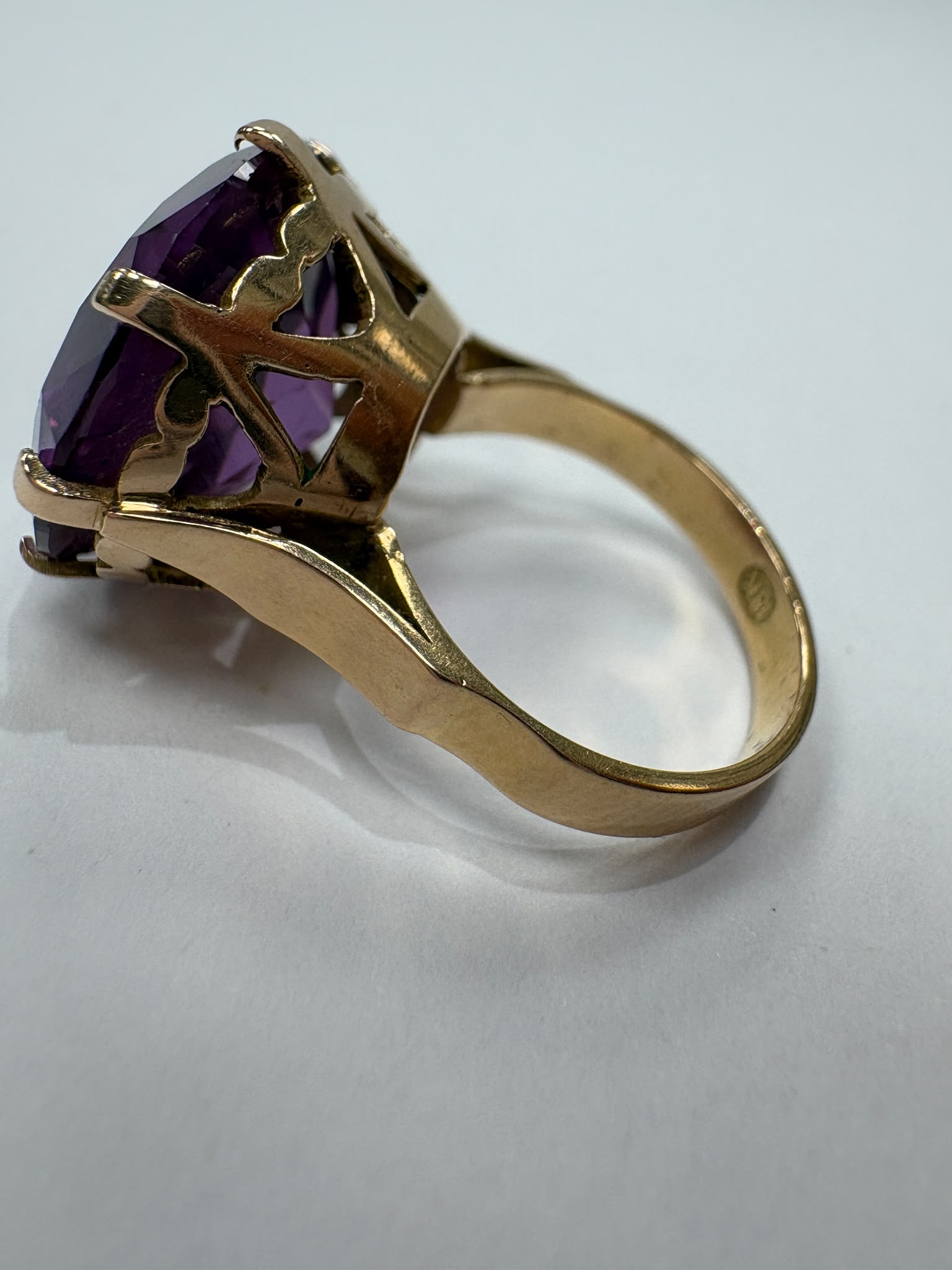 vintage purple CZ ring, statement cubic zirconia ring, 16ct gold ring, purple stone dress ring, large CZ cocktail ring, pre-loved gold ring UK, antique dress ring Harrogate, purple cubic zirconia ring size K